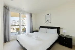 Ruhige 2-Zi. Flussuferwohnung mit Balkon, Vauxhall - Image 2