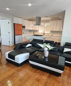 Luxury Beachside Apart • Ocean View • Free Parking - Image 3