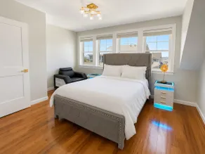 Luxury Beachside Apart • Ocean View • Free Parking - Image 5