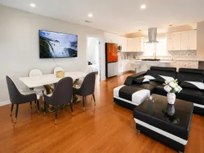 Luxury Beachside Apart • Ocean View • Free Parking - Image 2