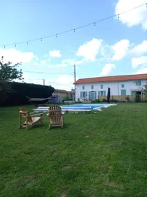 Sunny 4-star gite with pool in south-west France - Image 2