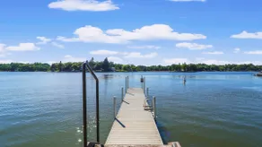 Charming 3 Bed Lakefront Home steps to the water! - Image 3