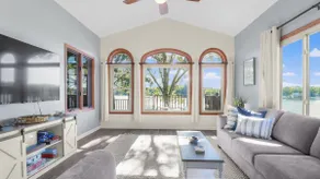 Charming 3 Bed Lakefront Home steps to the water! - Image 2