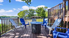 Charming 3 Bed Lakefront Home steps to the water! - Image 5