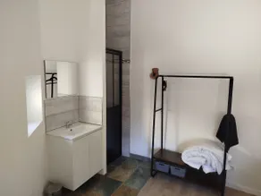 Independent maisonette in the city center - Image 5