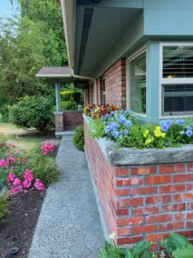 Spacious 3BR • Free Parking • Near UW & Downtown - Image 2