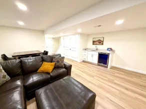 King Beds • Lounge • Walk to Dining• Cantril House - Image 4