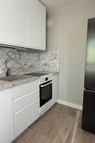 Stylish and bright two-room apartment in a prime location - Image 3