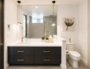 Downtown Hood River Loft | Rooftop River Views - Image 5