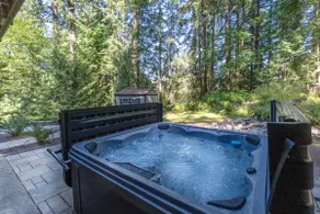 Fernwood Retreat Hot Tub Trails - Image 4