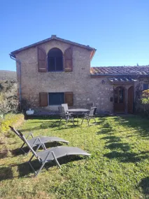 The Barn Detached house surrounded by greenery - Image 2