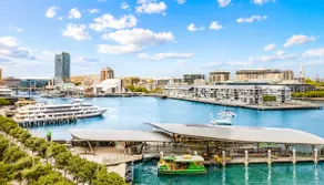 Absolute Waterfront Living in the CBD - Image 2