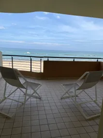 Beachfront Apartment with terrace and sea view - Image 5