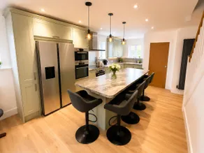 New Forest and Beach Gateway with Garden - Hot Tub and Parking - Three Bedrooms - Sleeps 7 - Image 2