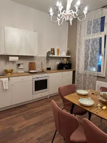 Stylish old building apartment / 4 beds / parking - Image 3