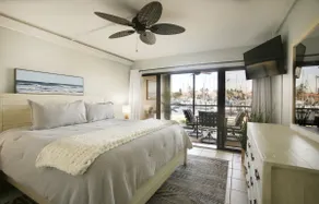 Marinafront Condo w/ Lanai, Pool & Sunset Views - Image 4