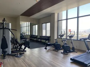 Modern Apt in Great Location with A/C and Parking - Image 3