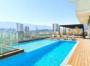 Modern Apt in Great Location with A/C and Parking - Image 2