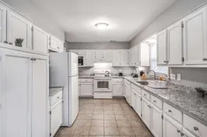 Cozy Patio, Mins to Downtown! Cordova Colonial - Image 4