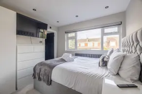 Luxury 1-Bed Close to Ascot, Lego Land M3 M25 A30 - Image 4