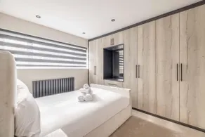 Luxury 1-Bed Close to Ascot, Lego Land M3 M25 A30 - Image 5