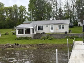 Spoon Makers Cottage on Black Lake - Image 2