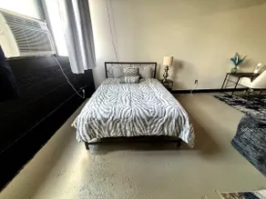 KING SUITE Loft Downtown 420 friendly - FREE PARKING - FREE Wifi - Image 2