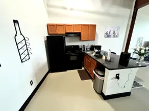 KING SUITE Loft Downtown 420 friendly - FREE PARKING - FREE Wifi - Image 5