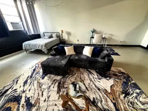 KING SUITE Loft Downtown 420 friendly - FREE PARKING - FREE Wifi - Image 3