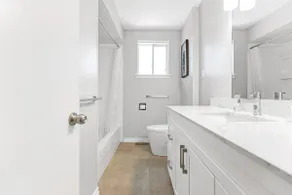 Family-Friendly 3BR Home - Sleep 10 | Free Parking - Image 5