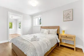 Family-Friendly 3BR Home - Sleep 10 | Free Parking - Image 4