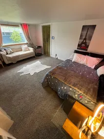 Cozy Cottage Downtown near Beaches and Marinas - Image 4