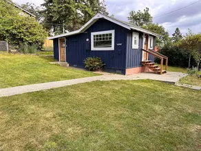Cozy Cottage Downtown near Beaches and Marinas - Image 2