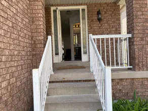 4 Bedroom Home close to Wonderland, Vaughan Mills - Image 4