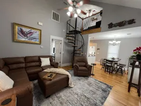 Charming 2-bedroom cottage with GOLF CART - Image 2