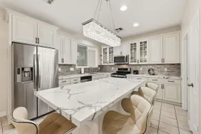 Modern Vegas 4BR with BBQ, Balcony & Parking - Image 4