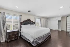 Modern Vegas 4BR with BBQ, Balcony & Parking - Image 5