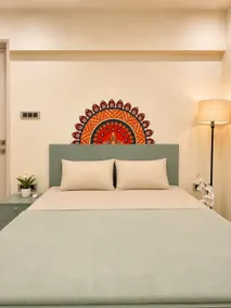 The Designer’s Den | Couple Friendly + Fast WiFi - Image 2