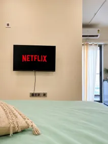 The Designer’s Den | Couple Friendly + Fast WiFi - Image 5
