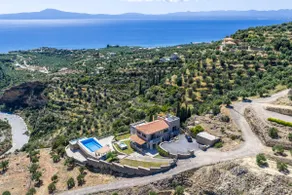 Entire 6 Bed Ensuite Villa - Infinity Pool - Image 5