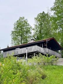 Idyllic forest cabin with beautiful views. - Image 5