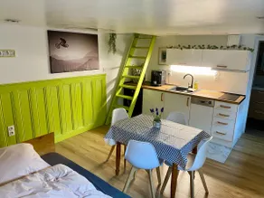 Old door studio with 2 double beds - Image 2