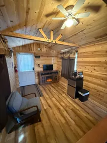 Crescent Lake Bear Den Getaway - Image 3