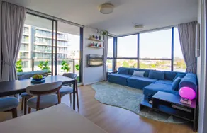 Stylish, Light-Filled Retreat - Image 2