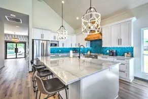 Waterfront 3BR Lakehouse with Hot Tub - Image 5