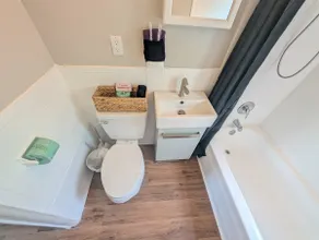 Northside Retreat Near Airport - Image 4