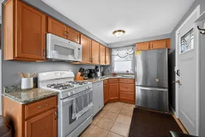 Sunset Bay Lakefront Retreat - Image 5