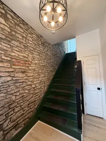 Downtown Apartment! 3 minutes from Jet Express! - Image 5