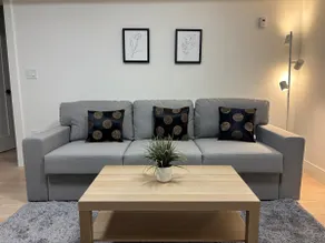 Modern, Private 1-bdrm Suite in premium location. - Image 3