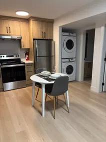 Modern, Private 1-bdrm Suite in premium location. - Image 5